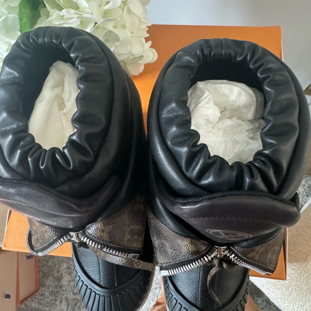 Louis Vuitton Black Leather High-Top Winter Boots with Monogram Accents - Picture 13 of 13